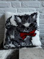 Handgemaakte poes Kussen - Uniek Decoratief Accent, Huis en Inrichting, Ophalen of Verzenden, Zo goed als nieuw, Grijs, Vierkant