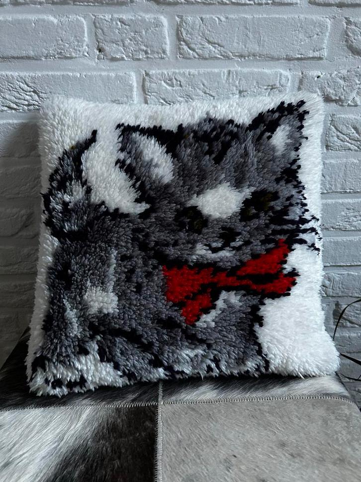 Handgemaakte poes Kussen - Uniek Decoratief Accent, Huis en Inrichting, Woonaccessoires | Kussens, Zo goed als nieuw, Grijs, Vierkant