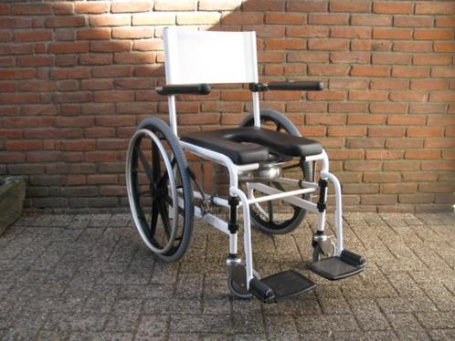 Invacare po – douchestoel 47 cm nieuwe luchtbanden en RVS po, Diversen, Verpleegmiddelen, Zo goed als nieuw, Ophalen
