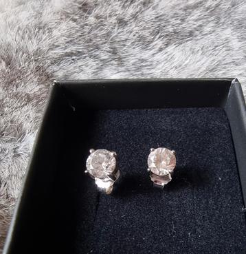 NIEUWE ZILVEREN ZIRKONIA STEEK OORBELLEN GROOT & KLEIN
  beschikbaar voor biedingen