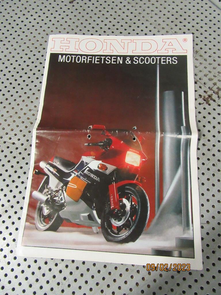 Honda Mod.1985 kleurenfolder Reclame Advertentie o.a. NS400R, Ophalen of Verzenden, Gelezen, Overige vervoermiddelen