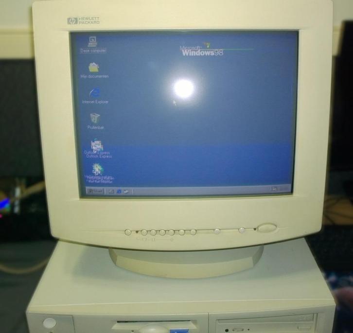 Hewlett Packard(HP), D2826, 15 inch CRT kleuren monitor, vga, Computers en Software, Vintage Computers, Ophalen