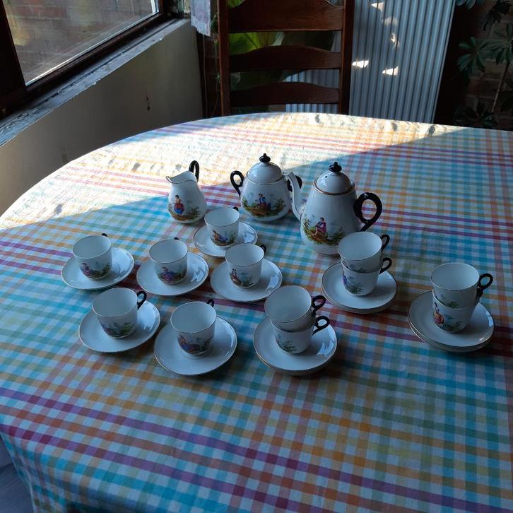 porselein stelletje in vitrinekastje, Antiek en Kunst, Antiek | Porselein, Ophalen