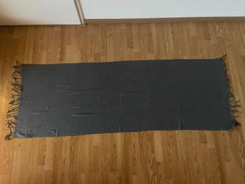 Super zachte als nieuw grijze sjaal beschikbaar voor biedingen