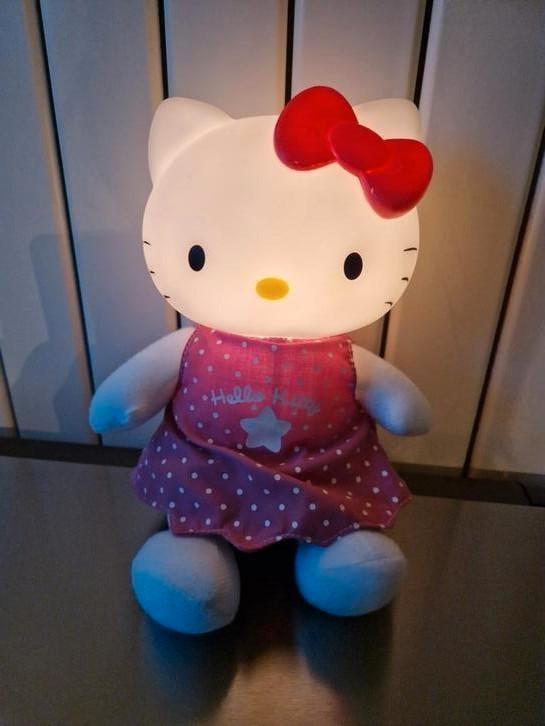 Schattige Hello Kitty knuffel met licht en geluid, Kinderen en Baby's, Speelgoed | Knuffels en Pluche, Zo goed als nieuw, Poes
