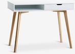 Witte JYSK bureau met houten poten, Huis en Inrichting, Bureaus, Ophalen, Zo goed als nieuw, Bureau