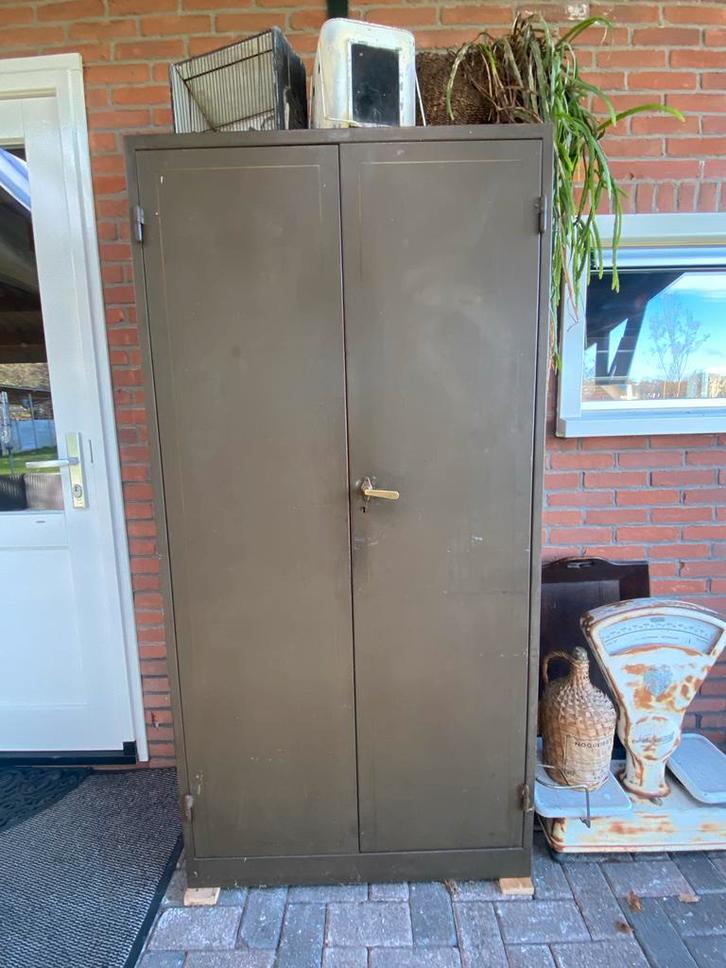 Stoere Industriele vintage kluiskast, lockerkast metaal, Huis en Inrichting, Kasten | Lockerkasten, Zo goed als nieuw, Ophalen