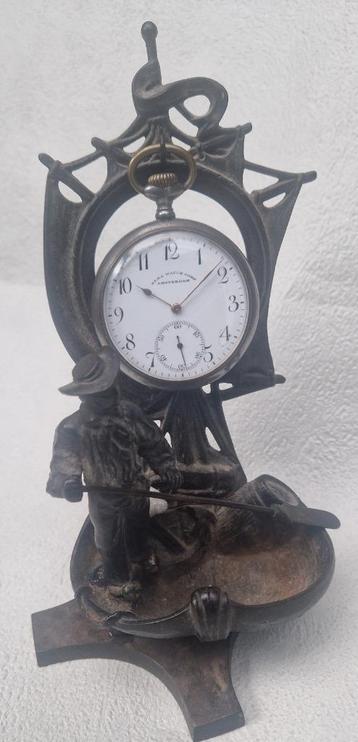 Antieke ophang standaard v zakhorloge Roeier in Zeilbootje beschikbaar voor biedingen