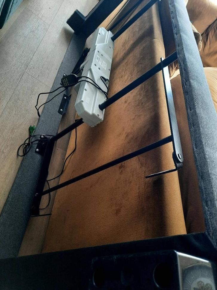 Electrisch bed tweepersoons, Huis en Inrichting, Slaapkamer | Bedden, Gebruikt, Tweepersoons, 180 cm, 200 cm, Stof, Grijs, Verstelbaar