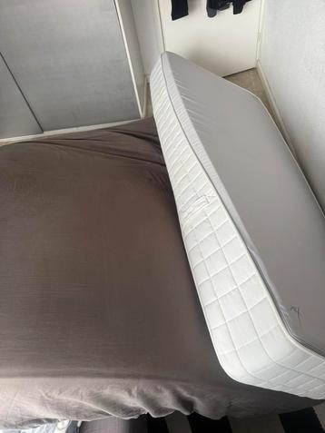Gratis matras beschikbaar voor biedingen