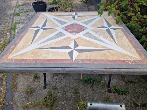 Mozaïektafel (keramiek) met gietijzeren onderstel (brocante), Tuin en Terras, Tuinwanddecoratie, Gebruikt, Ophalen