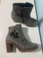 Mooie Grijze suede enkellaarsjes met hal maat 39, Ophalen of Verzenden, Zo goed als nieuw, Grijs, Lage of Enkellaarzen