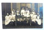 Fotokaart 1915 naaischool, naaigroepje Belg vluchtelingen ??, Verzenden, Voor 1920, Ongelopen, Gelderland