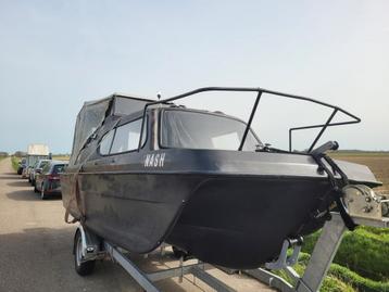 Karperboot met werk! beschikbaar voor biedingen