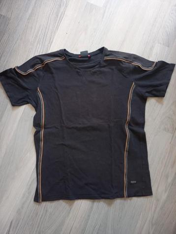 T-shirt Guess beschikbaar voor biedingen
