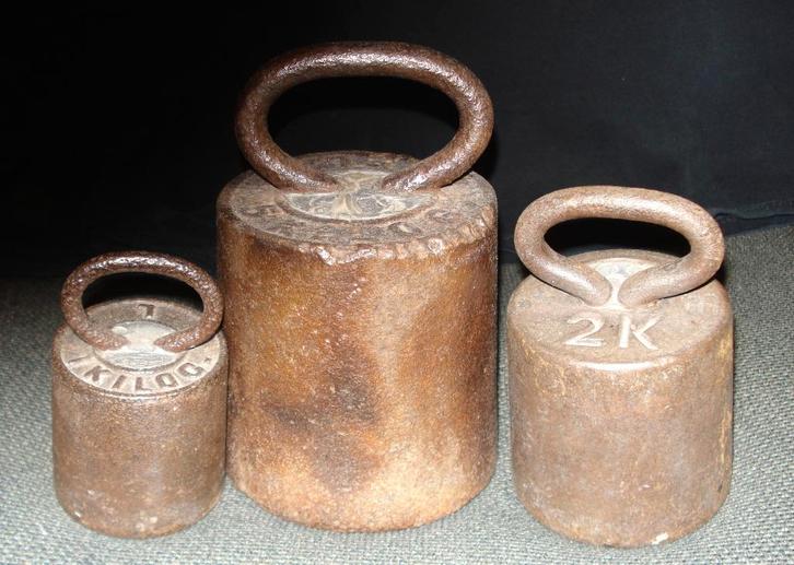 Gewichten 3 stuks, 5, 2, en 1 kg., Antiek en Kunst, Antiek | Gereedschap en Instrumenten, Ophalen of Verzenden