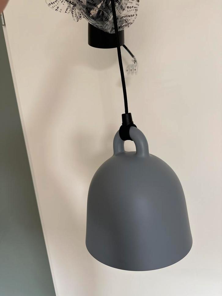 Normann Copenhagen Bell hanglamp x-small grijs - Nieuw, Huis en Inrichting, Lampen | Hanglampen, Nieuw, Minder dan 50 cm, Metaal