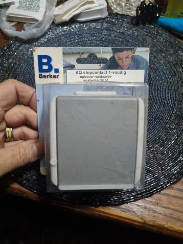 Stopcontact eenvoudig bieden Zie foto's beschikbaar voor biedingen