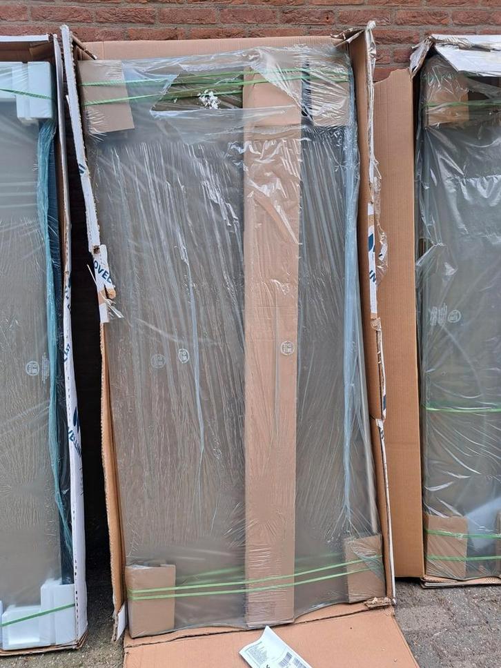 Nieuwe Novellini douchewand 
Verstelbaar 99-101 cm(J2), Huis en Inrichting, Badkamer | Complete badkamers, Nieuw, Ophalen of Verzenden