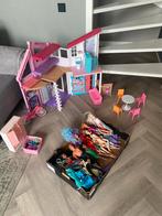 Barbiehuis met barbies, fiets en accesoires, Kinderen en Baby's, Speelgoed | Poppenhuizen, Ophalen