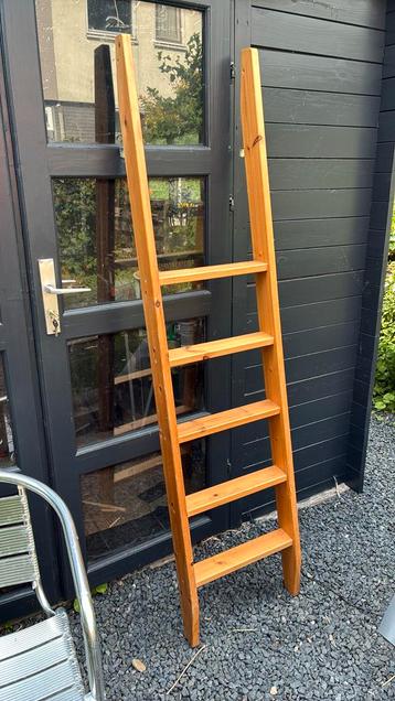 Trapje hout 1.80 cm  hoog 0.43 cm breed voor stappelbed. beschikbaar voor biedingen