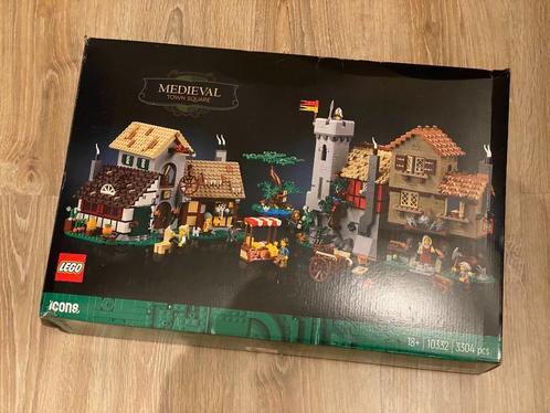LEGO Icons 10332 Middeleeuws Stadsplein (NIEUW IN DOOS), Kinderen en Baby's, Speelgoed | Duplo en Lego, Nieuw, Lego, Complete set