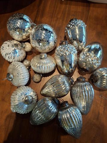 Kerst ornamenten van glas beschikbaar voor biedingen