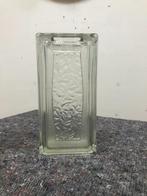 Glasblok vaas met decoratief bloemenpatroon, Huis en Inrichting, Overige kleuren, Ophalen of Verzenden, Minder dan 50 cm, Glas