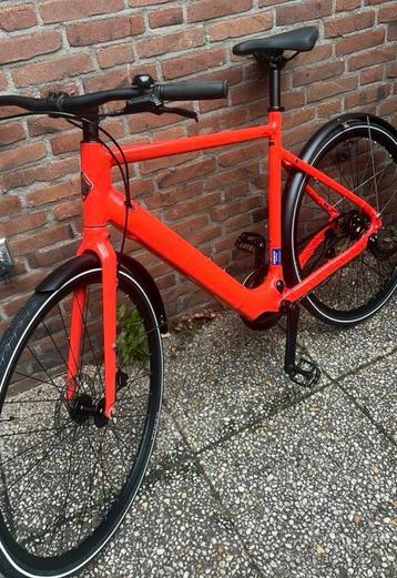 Electrische momentum city bike giant maat M of L nu 750 euro beschikbaar voor biedingen