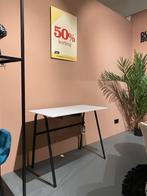 Showmodel Desk table good plastic 50% korting, Huis en Inrichting, Bureaus, Ophalen, Zo goed als nieuw