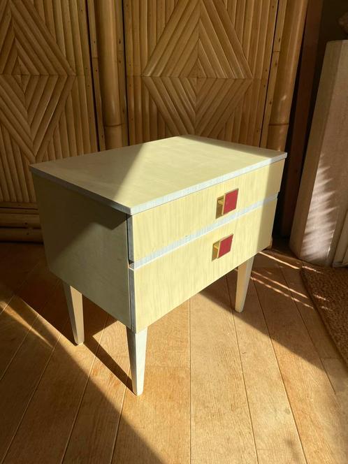 Vintage retro formica nachtkastje met lade en klep geel, Huis en Inrichting, Slaapkamer | Nachtkastjes, Zo goed als nieuw, Minder dan 45 cm