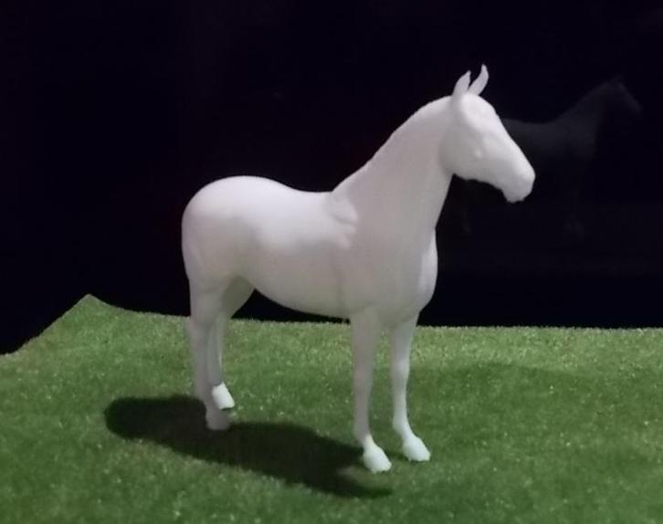 Warmbloed hengst 31 manen rechts - zo groot als Schleich, Verzamelen, Speelgoed, Nieuw, Ophalen of Verzenden