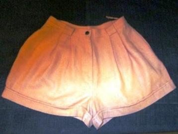 Roze korte broek beschikbaar voor biedingen