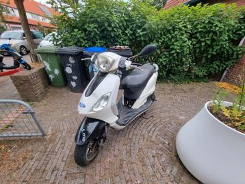 2011 Piaggio Fly 4takt blauw kenteken beschikbaar voor biedingen