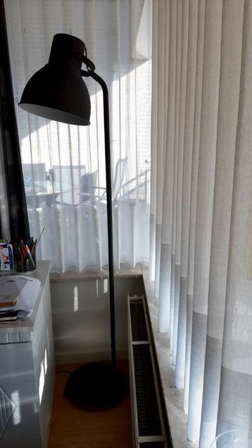 Staande lamp. Kleur antraciet. beschikbaar voor biedingen