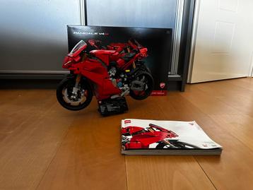 LEGO 42202 | Ducati Panigale V4 S motor beschikbaar voor biedingen