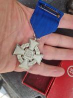 25 jaar Treue dienst , met doosje, Verzamelen, Militaria | Tweede Wereldoorlog, Ophalen of Verzenden, Nederland, Embleem of Badge