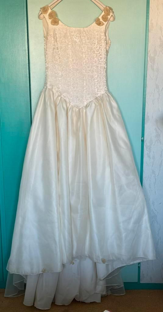 Unieke trouwjurk handgemaakt 38  ivoor satijn, Kleding | Dames, Trouwkleding en Trouwaccessoires, Gedragen, Trouwjurk, Overige kleuren