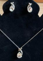 Sieradensetje, zilverkleur, strass,transparante steen. Nieuw, Nieuw, Ophalen of Verzenden, Zilver, Overige materialen