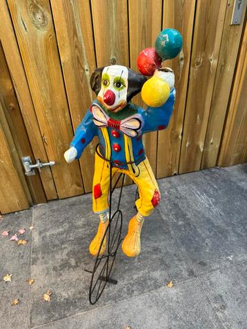 2 oude clowns op driewieler beschikbaar voor biedingen