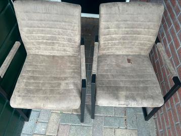 4 stoelen gratis afhalen beschikbaar voor biedingen
