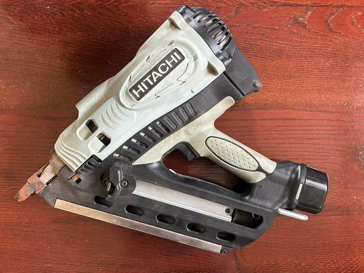Hitachi gasspijker nagelpistool, Doe-het-zelf en Verbouw, Gereedschap | Handgereedschap, Zo goed als nieuw, Ophalen