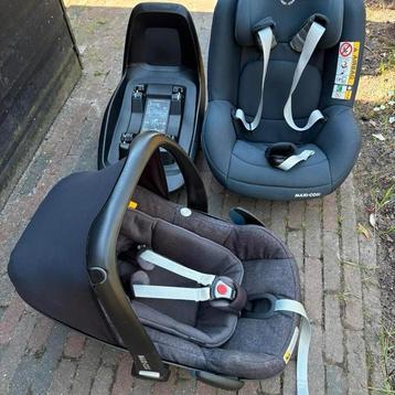 Maxi Cosi Pebble Pro2 + FamilyFix2 base beschikbaar voor biedingen