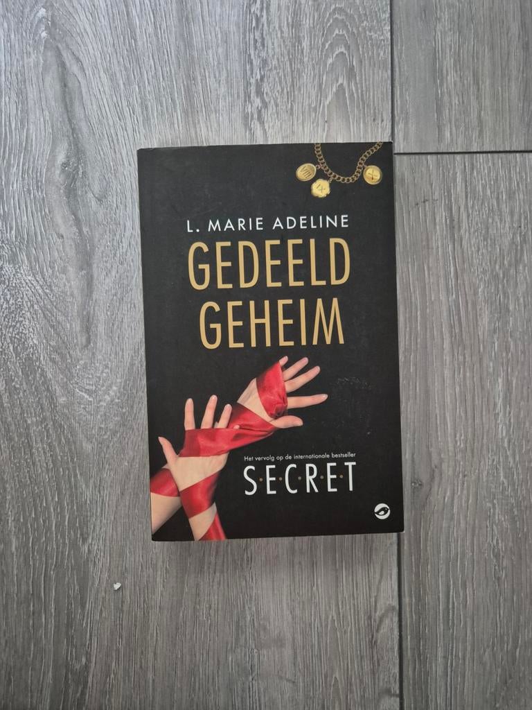 Gedeeld Geheim - L. Marie Adeline, Boeken, Ophalen of Verzenden, Zo goed als nieuw, L. Marie Adeline, Nederland