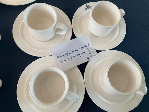 Royal Boch stackable / kop en schotels diam.6.8 / hoog 5.4, Huis en Inrichting, Keuken | Servies, Zo goed als nieuw, Kop(pen) en/of Schotel(s)