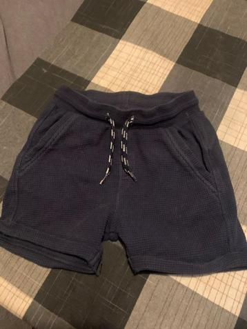Blauwe korte broekje. Merkloos. Maat 92 beschikbaar voor biedingen