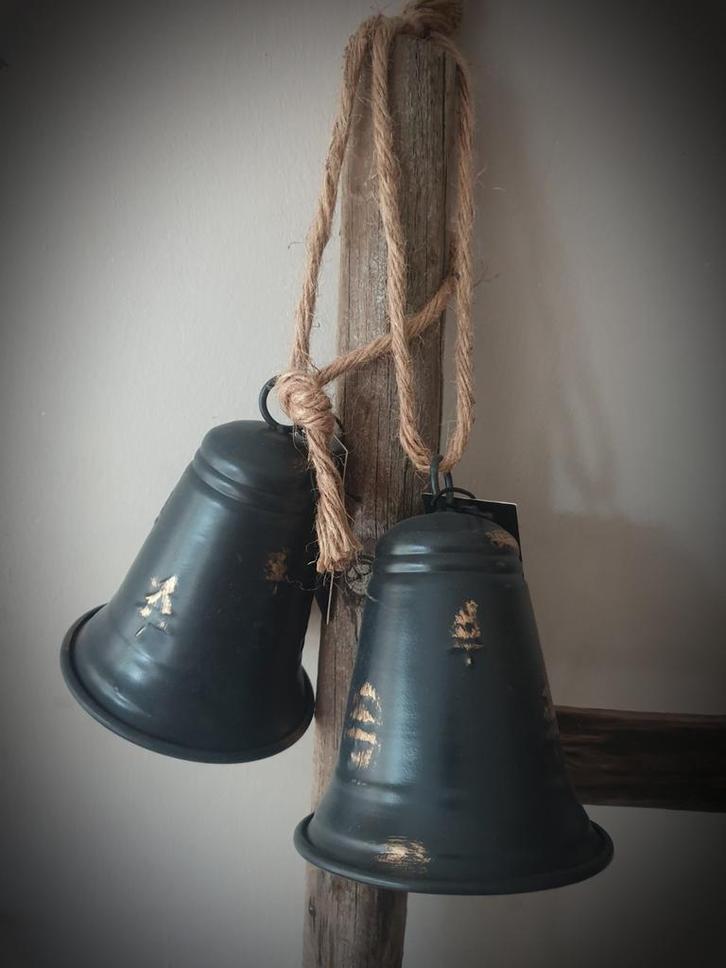 Bel metaal zwart met jute touw en goud accenten  - kerst, Diversen, Kerst, Nieuw, Ophalen of Verzenden