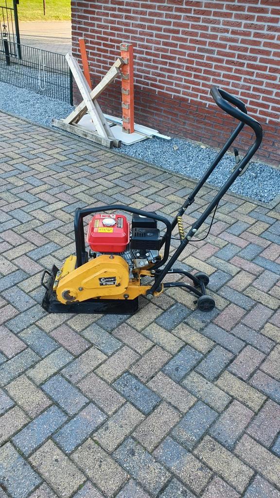 TE HUUR TRILPLAAT TUINFREES VERTICUTEERMACHINE, Diensten en Vakmensen, Verhuur | Gereedschap en Machines