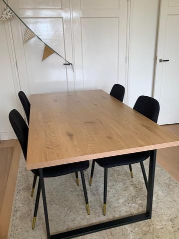 eettafel  beschikbaar voor biedingen