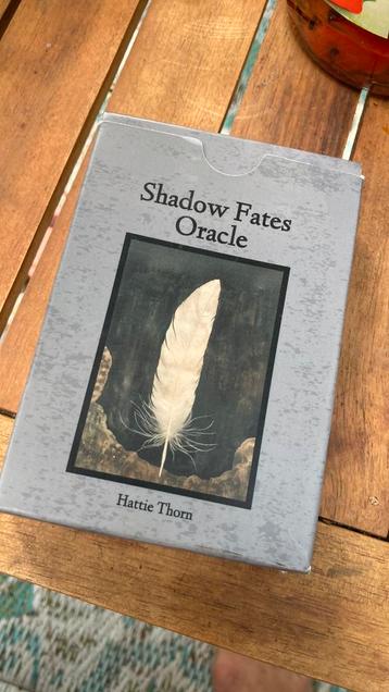 Shadow & Fate Oracle – Hattie Thorn beschikbaar voor biedingen